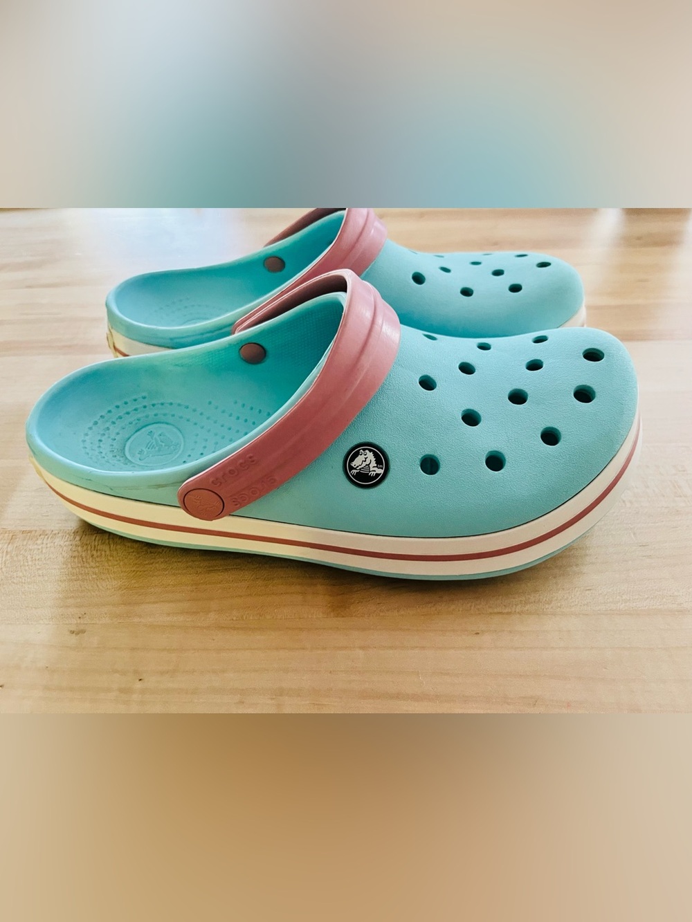 Crocs Crocband Clogs in the Ice Blue / White / Pink, Size 6 Junior/7 Adult Woman